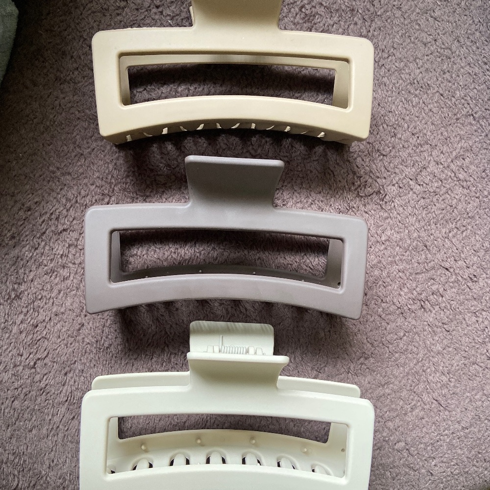 XL claw clips *never used*